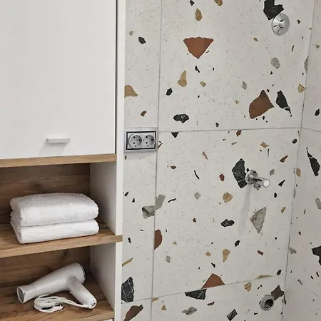 Apartment Gajine Uz *